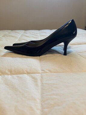 Nine West Black Patent Leather kitten heel pumps